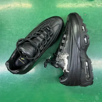 Nike Air Max 95 Supreme Triple Black Sneakers